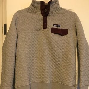 Womens Patagonia snap-t pullover in grey and burgundy size small